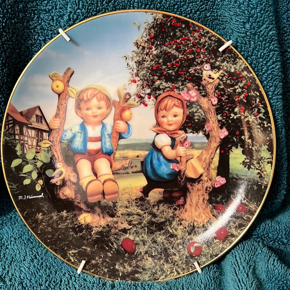 M.J. Hummel 1991 Apple Tree Bay and Girl Vintage Plate with Hanger